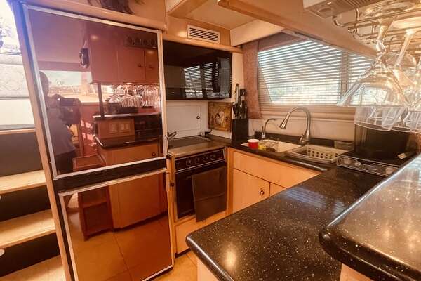 1997 CARVER YACHTS 50