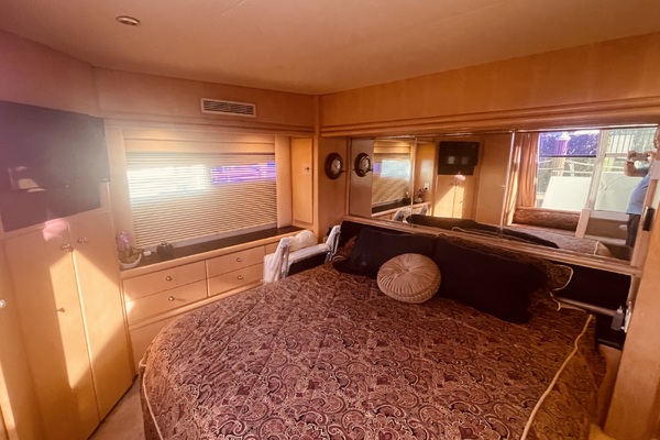 50ft CARVER YACHTS Yacht For Sale