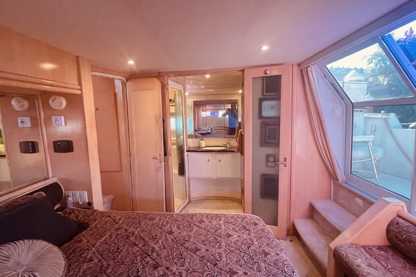 50ft CARVER YACHTS Yacht For Sale