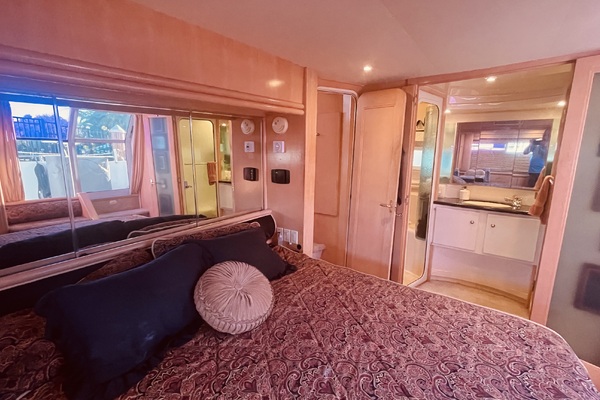 50ft CARVER YACHTS Yacht For Sale