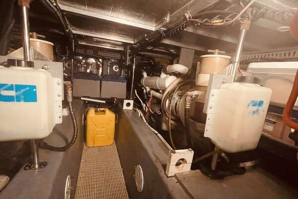 1997 CARVER YACHTS 50