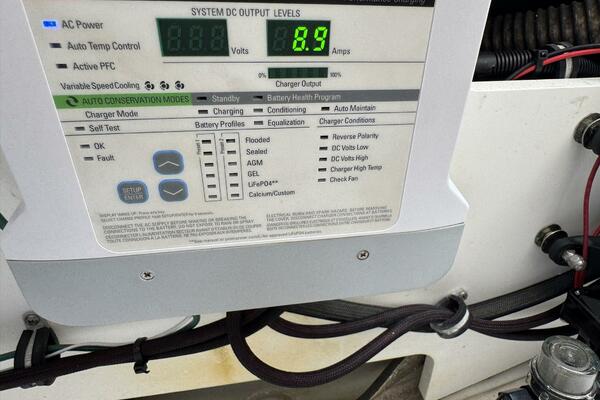 27ft Everglades Yacht For Sale