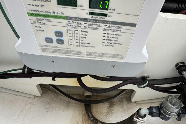 27ft Everglades Yacht For Sale