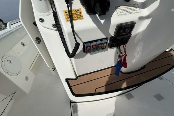 27ft Everglades Yacht For Sale