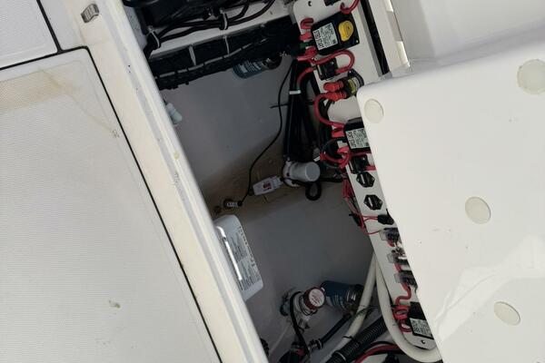 27ft Everglades Yacht For Sale