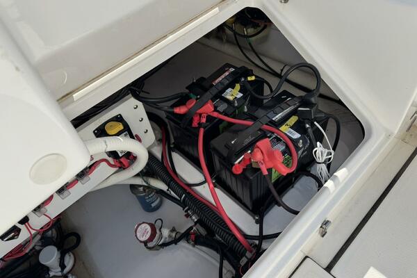 27ft Everglades Yacht For Sale