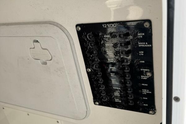 27ft Everglades Yacht For Sale