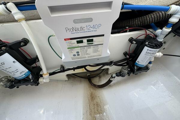 27ft Everglades Yacht For Sale