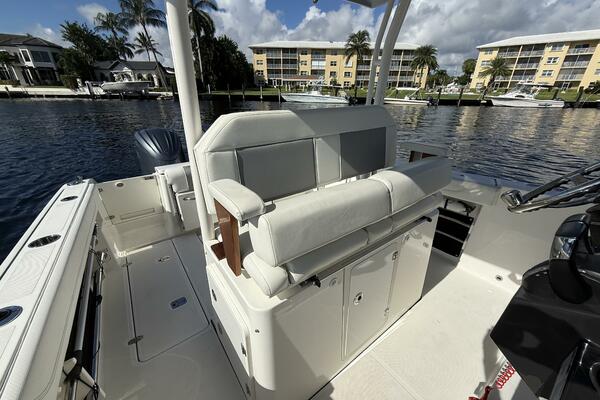 28ft Pursuit Yacht For Sale