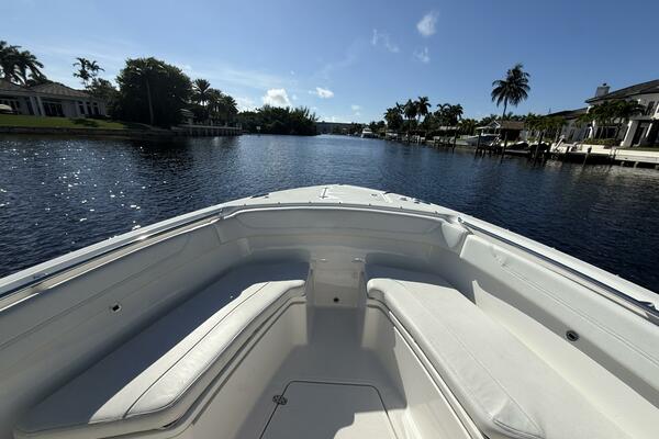 28ft Pursuit Yacht For Sale