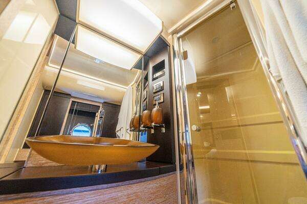 Azimut 64 Fly Yacht For Sale