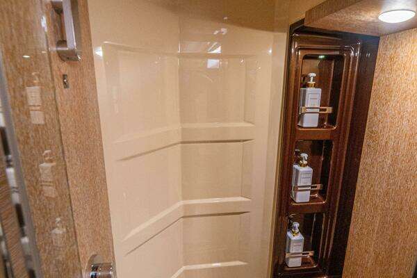 Azimut 64 Fly Yacht For Sale