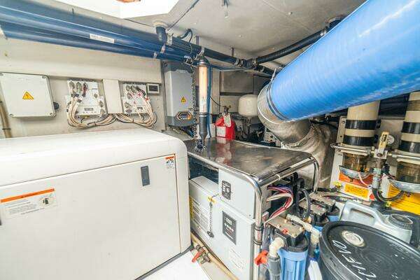 Azimut 64 Fly Yacht For Sale