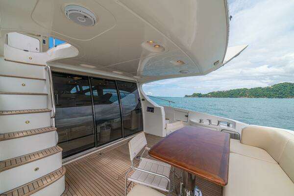 Azimut 64 Fly Yacht For Sale