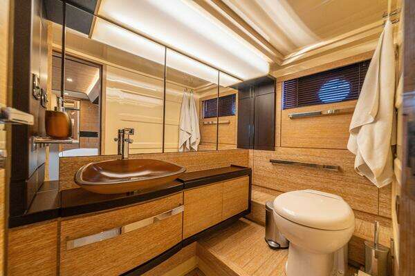 Azimut 64 Fly Yacht For Sale
