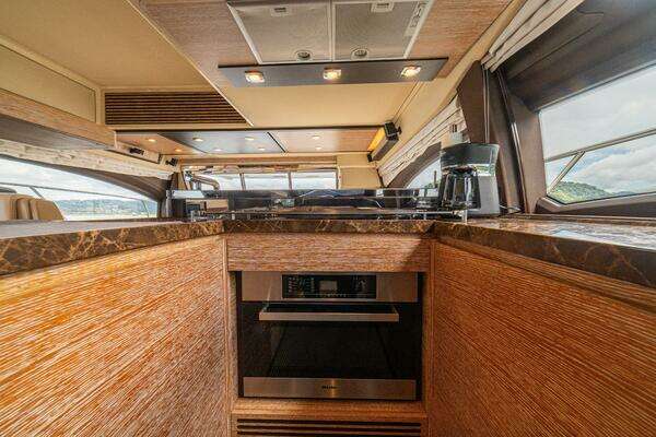 Azimut 64 Fly Yacht For Sale