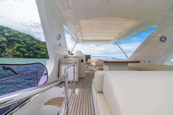 Azimut 64 Fly Yacht For Sale