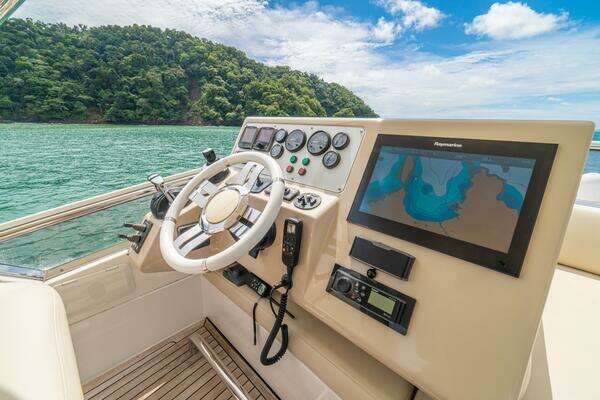 Azimut 64 Fly Yacht For Sale