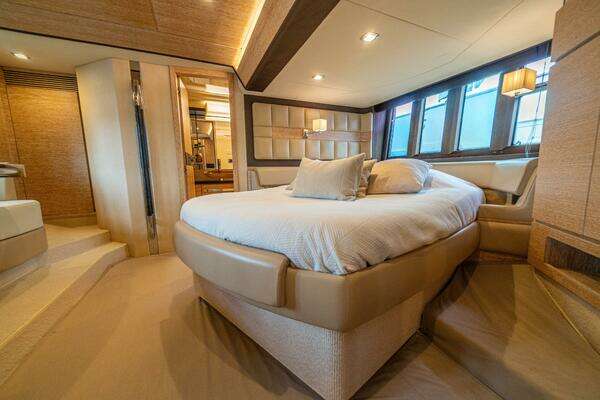 Azimut 64 Fly Yacht For Sale