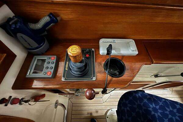 Hinckley 36 Picnic Boat EP Yacht For Sale