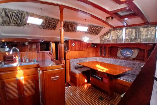 Lady Bella 45ft Hardin Yacht For Sale