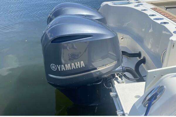 Photo of the 2018 Sailfish 325 DC