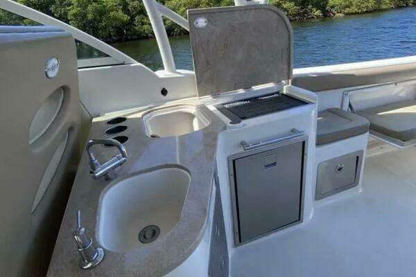 Photo of the 2018 Sailfish 325 DC