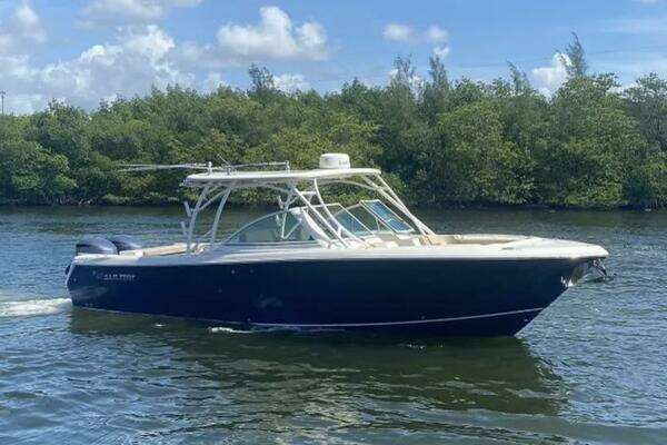 Photo of the 2018 Sailfish 325 DC