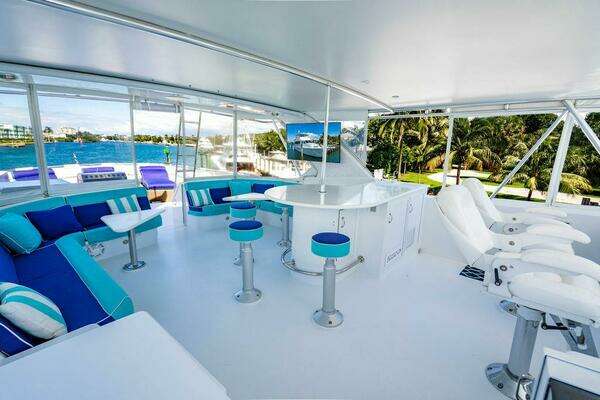 Hatteras Cockpit MY Yacht For Sale