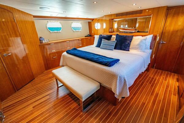 WATER BORN 75ft Hatteras Yacht For Sale