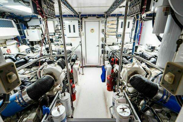 Hatteras Cockpit MY Yacht For Sale