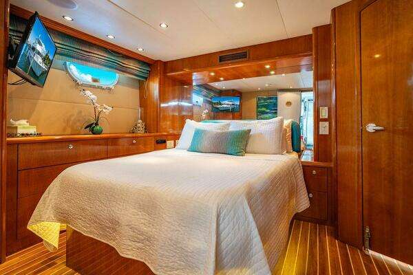 Hatteras Cockpit MY Yacht For Sale