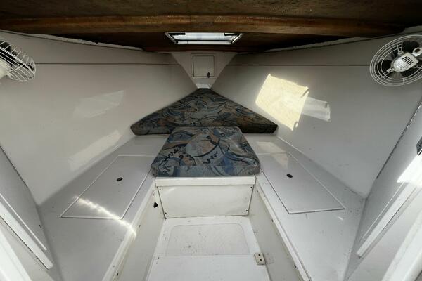 33ft Avanti Yacht For Sale