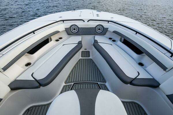 Tidewater 320 CC Yacht For Sale