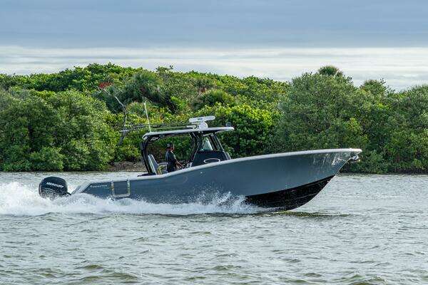 Tidewater 320 CC Yacht For Sale