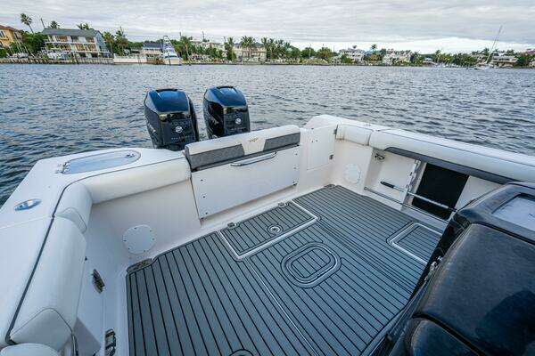 Tidewater 320 CC Yacht For Sale