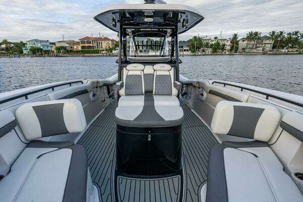 Tidewater 320 CC Yacht For Sale