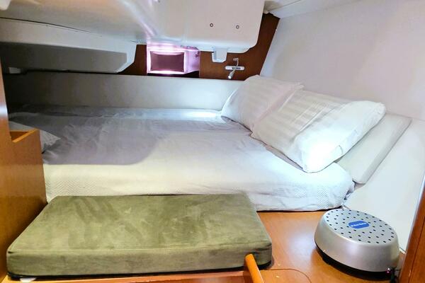 37ft Beneteau Yacht For Sale