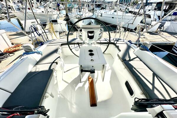 37ft Beneteau Yacht For Sale