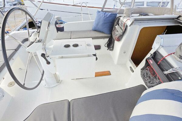37ft Beneteau Yacht For Sale
