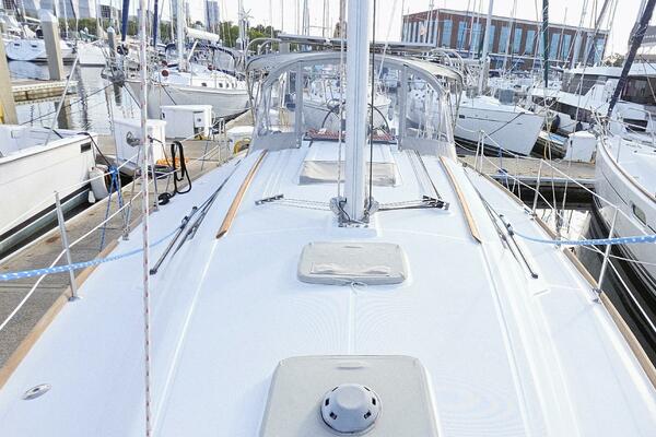 37ft Beneteau Yacht For Sale
