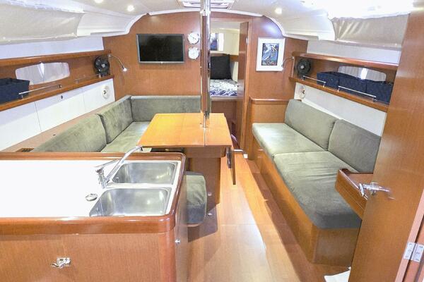 37ft Beneteau Yacht For Sale