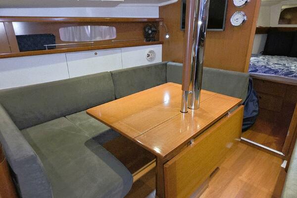 37ft Beneteau Yacht For Sale