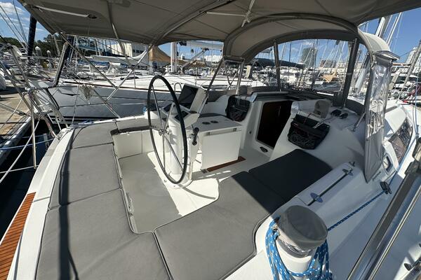 37ft Beneteau Yacht For Sale