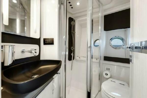 RELENTLESS 50ft Azimut Yacht For Sale