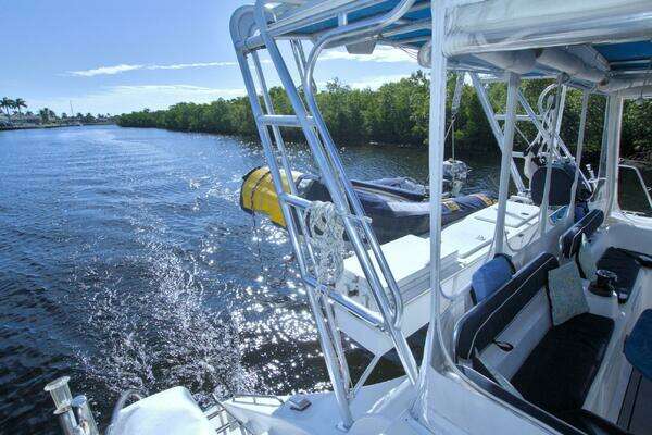 Manta 40 Yacht For Sale