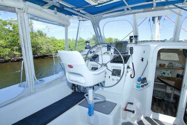 Manta 40 Yacht For Sale