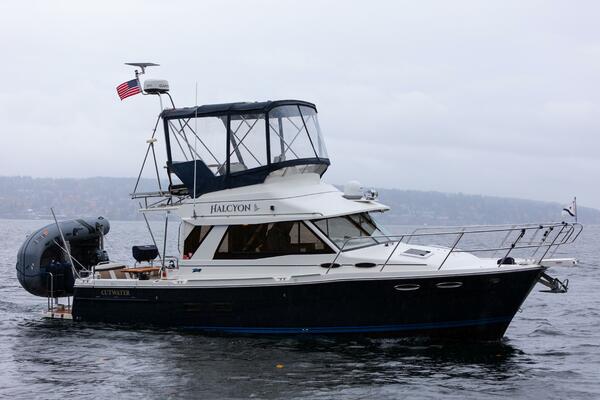 HALCYON 30ft Cutwater Yacht For Sale