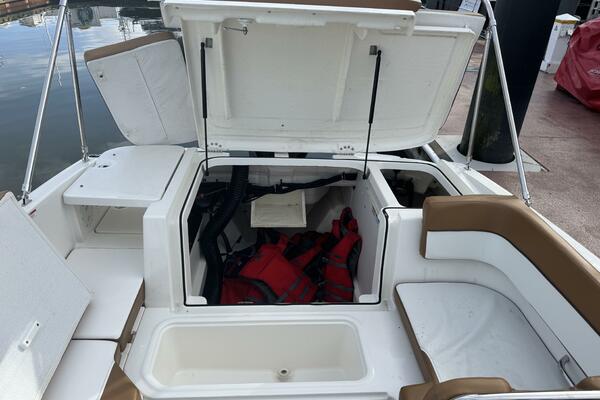 23ft Bayliner Yacht For Sale