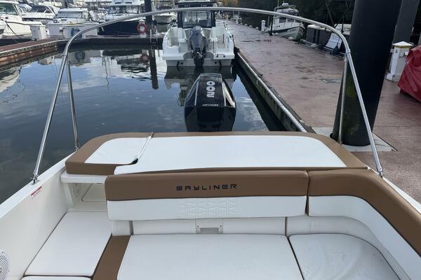 23ft Bayliner Yacht For Sale